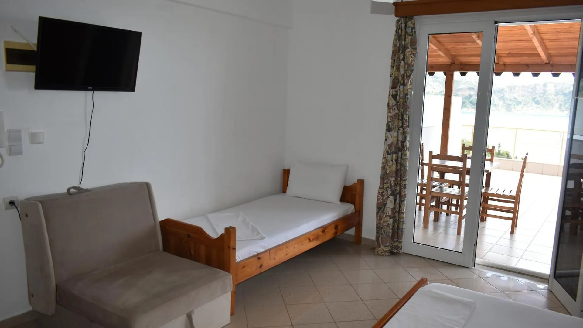 Ionio Rooms Himarë Apartamento