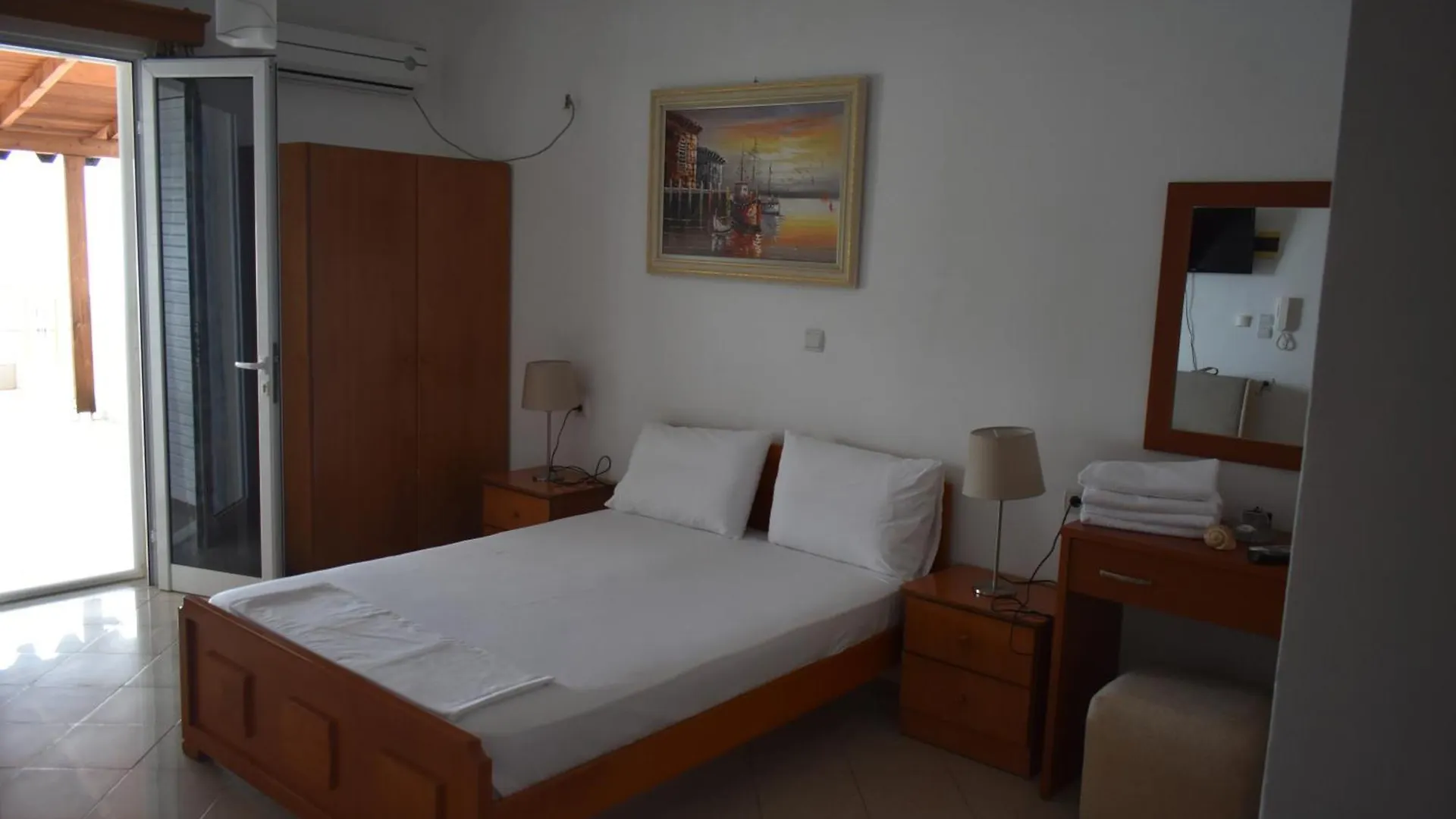 Ionio Rooms Himarë 0*,