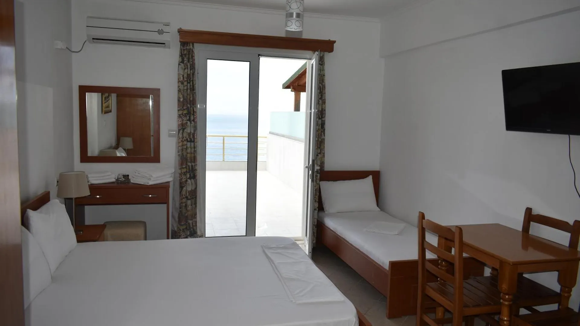 Ionio Rooms Himarë