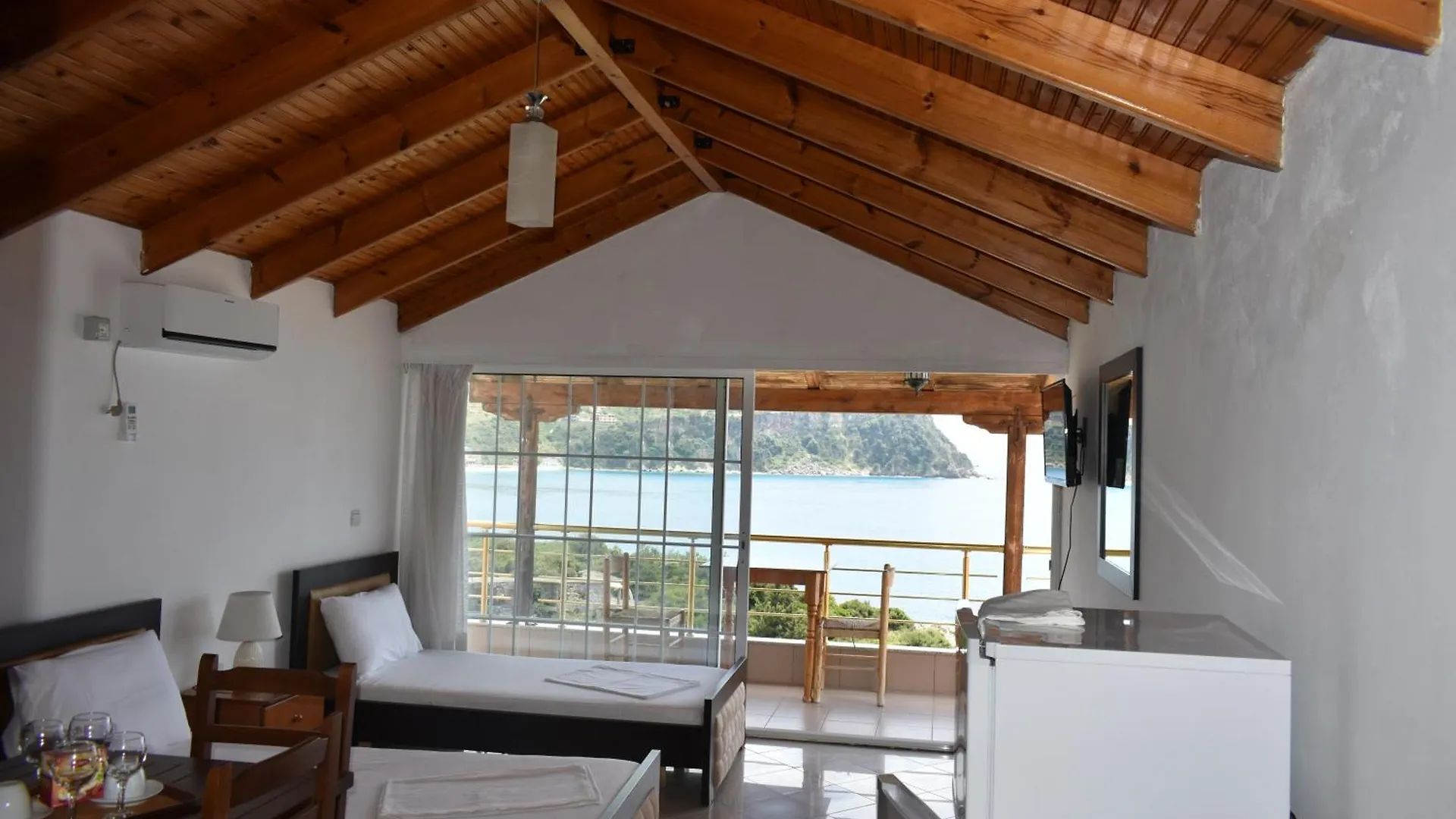 Ionio Rooms Himarë 0*,  Albania