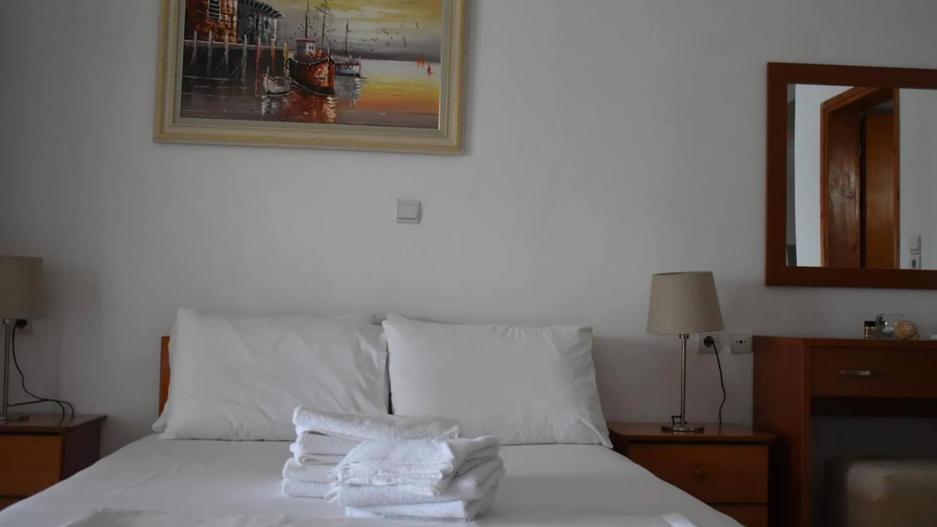 Ionio Rooms Himarë Apartamento